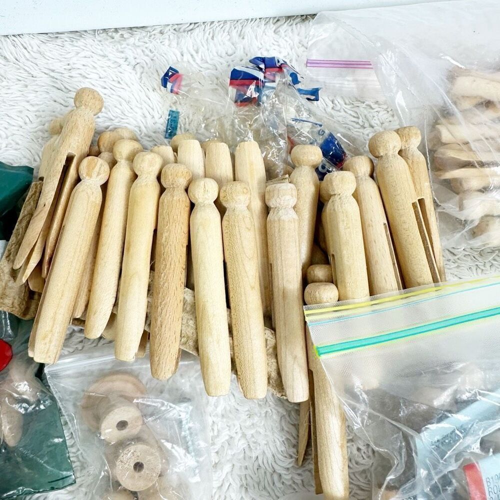 Vintage Lot of Wooden Clothespins, Knobs, Pulls, Handles Craft Project 80s 90s - Picture 9 of 11